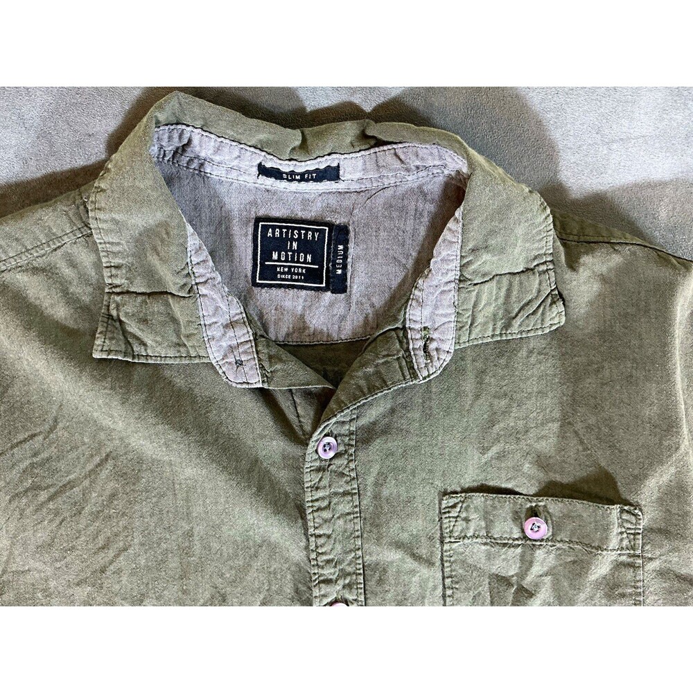 Artistry in Motion Men’s Slim Fit Green LS Button Up Shirt M Pockets Solid